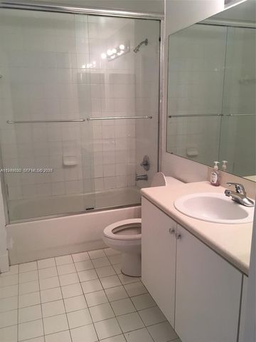 5091 NW 7th St 602, Miami, FL 33126