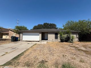 3338 Crestmeadow Dr, Corpus Christi, TX 78415