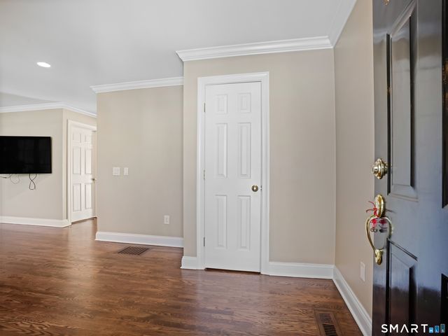 86 Forest Street S, New Canaan, CT 06840