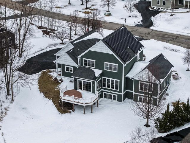 11945 N Sandhill CIRCLE, Mequon, WI 53092