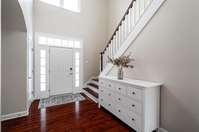 11945 N Sandhill CIRCLE, Mequon, WI 53092