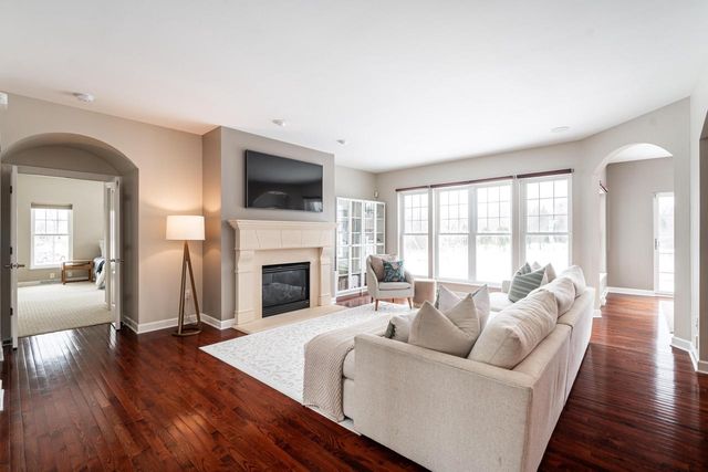 11945 N Sandhill CIRCLE, Mequon, WI 53092