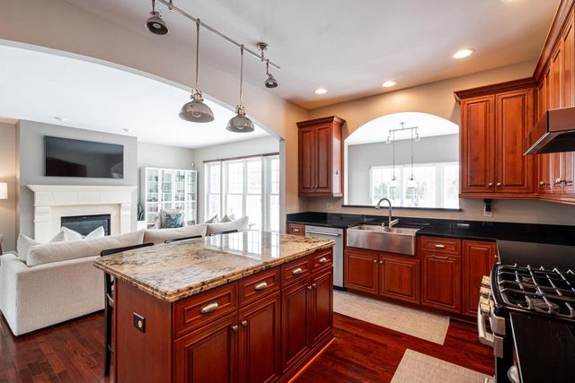 11945 N Sandhill CIRCLE, Mequon, WI 53092