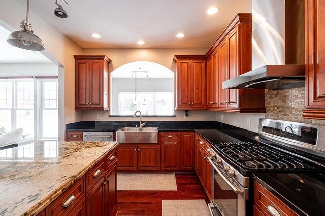 11945 N Sandhill CIRCLE, Mequon, WI 53092