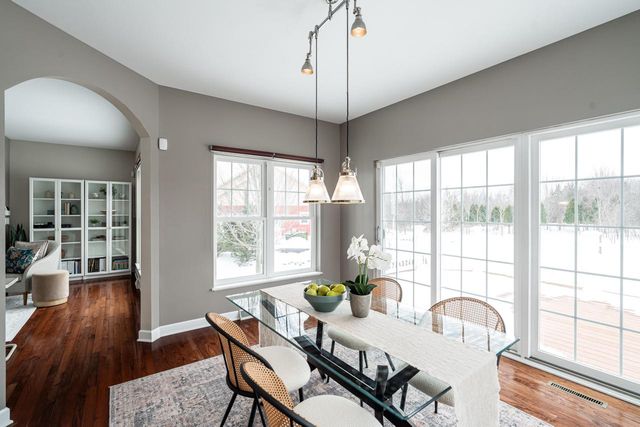 11945 N Sandhill CIRCLE, Mequon, WI 53092