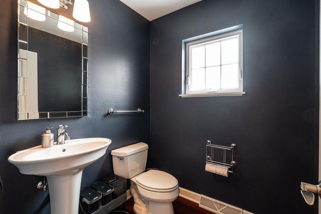 11945 N Sandhill CIRCLE, Mequon, WI 53092