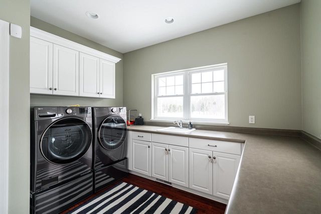 11945 N Sandhill CIRCLE, Mequon, WI 53092