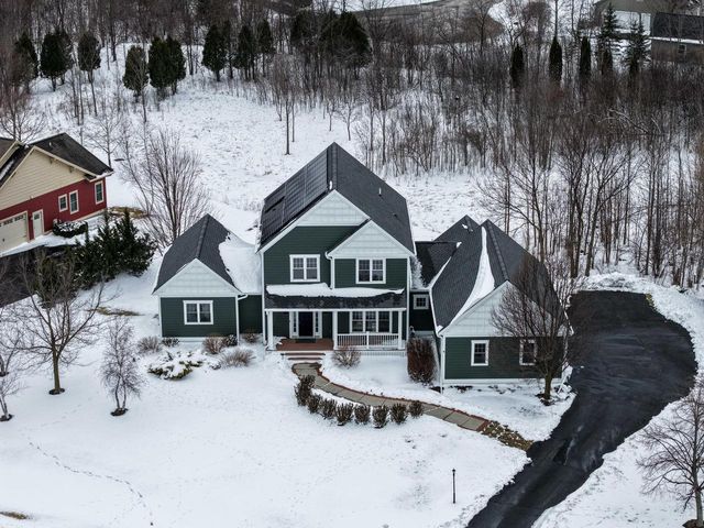 11945 N Sandhill CIRCLE, Mequon, WI 53092