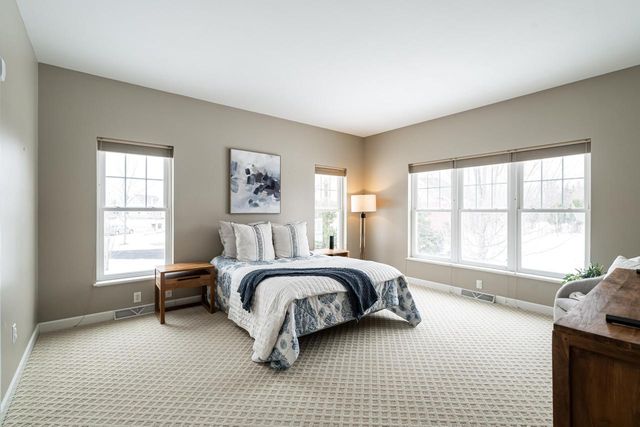 11945 N Sandhill CIRCLE, Mequon, WI 53092