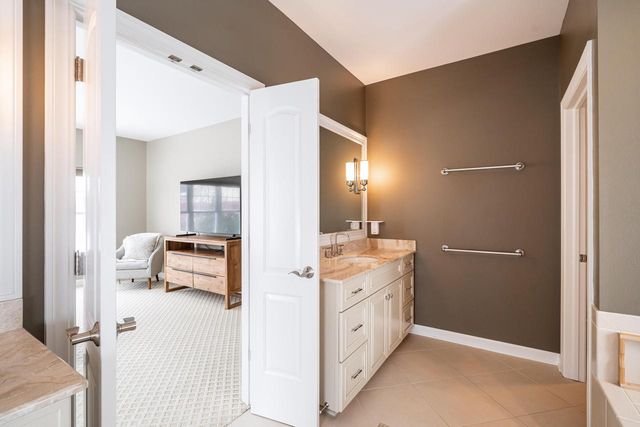 11945 N Sandhill CIRCLE, Mequon, WI 53092