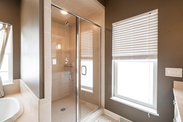 11945 N Sandhill CIRCLE, Mequon, WI 53092