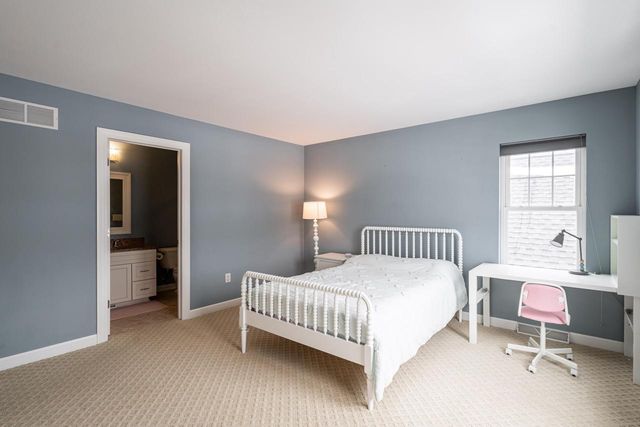 11945 N Sandhill CIRCLE, Mequon, WI 53092