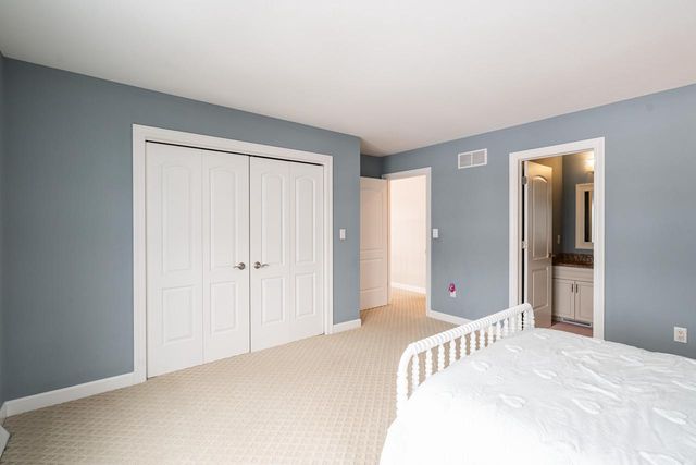 11945 N Sandhill CIRCLE, Mequon, WI 53092