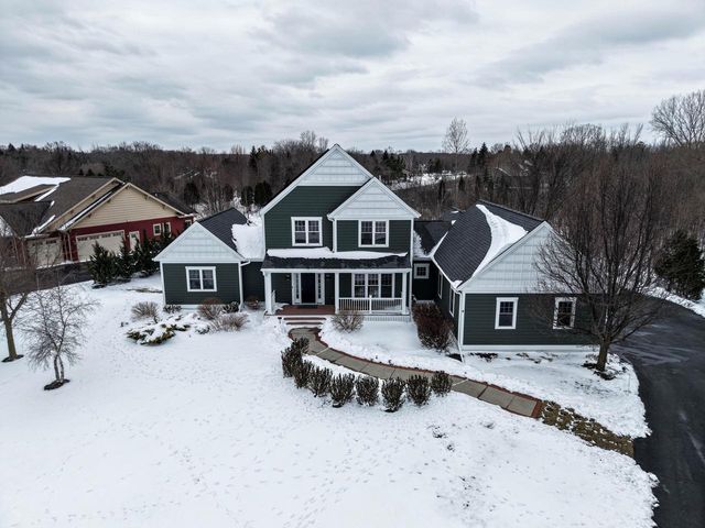 11945 N Sandhill CIRCLE, Mequon, WI 53092