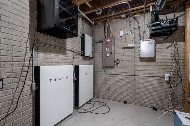 11945 N Sandhill CIRCLE, Mequon, WI 53092