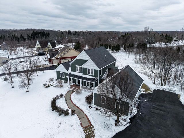 11945 N Sandhill CIRCLE, Mequon, WI 53092