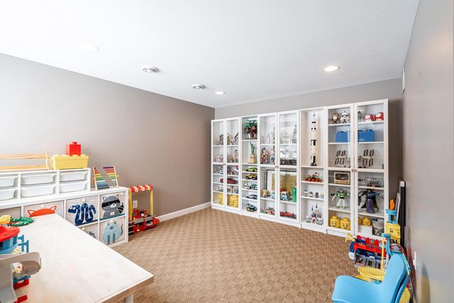 11945 N Sandhill CIRCLE, Mequon, WI 53092