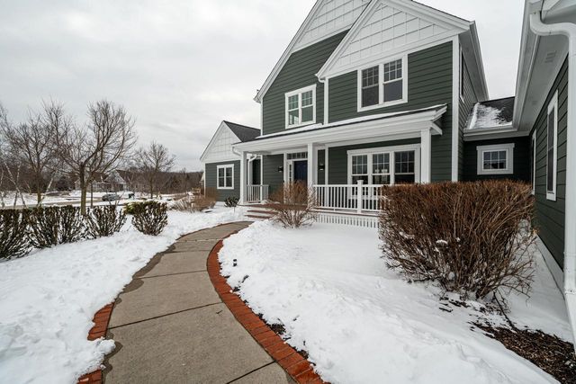 11945 N Sandhill CIRCLE, Mequon, WI 53092