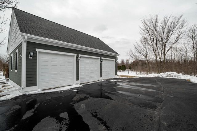 11945 N Sandhill CIRCLE, Mequon, WI 53092