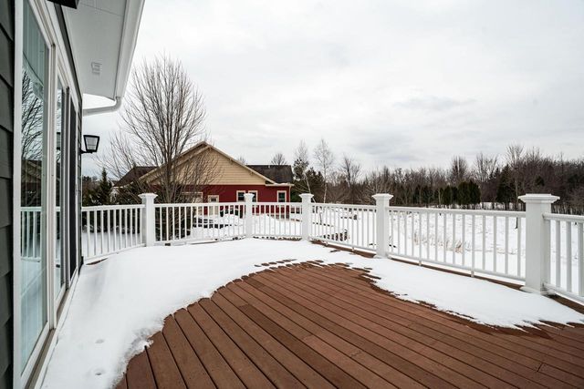 11945 N Sandhill CIRCLE, Mequon, WI 53092