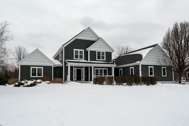 11945 N Sandhill CIRCLE, Mequon, WI 53092