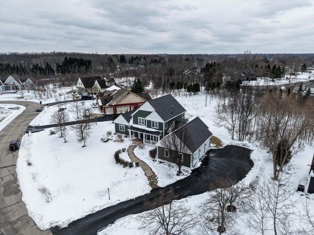 11945 N Sandhill CIRCLE, Mequon, WI 53092