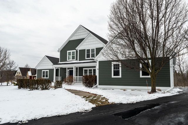 11945 N Sandhill CIRCLE, Mequon, WI 53092