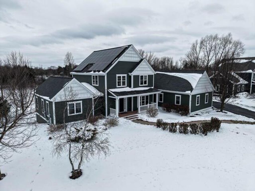 11945 N Sandhill CIRCLE, Mequon, WI 53092