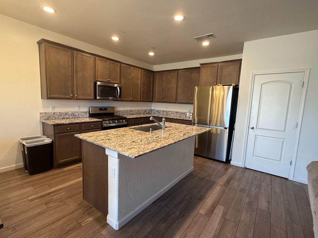 Image 2 of property listing at 2778 Jasmine Avenue, Reedley, CA 93654