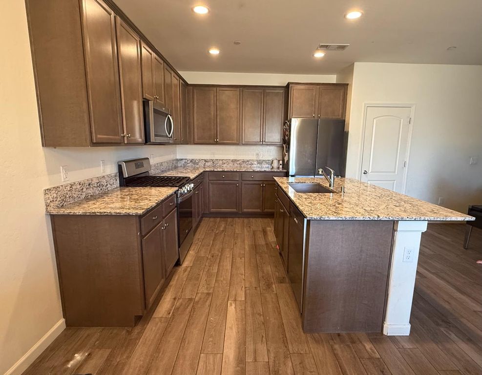 Image 3 of property listing at 2778 Jasmine Avenue, Reedley, CA 93654