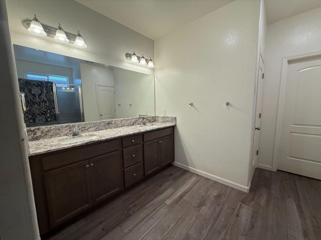 Image 6 of property listing at 2778 Jasmine Avenue, Reedley, CA 93654