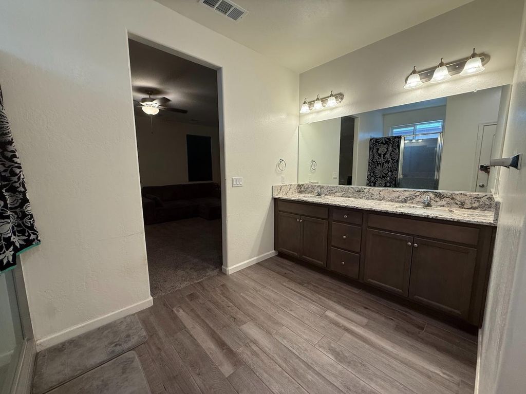 Image 8 of property listing at 2778 Jasmine Avenue, Reedley, CA 93654