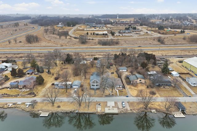 1313 Canal Shore Drive SW, Le Claire, IA 52753