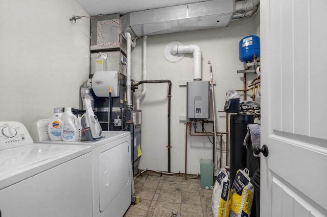 1313 Canal Shore Drive SW, Le Claire, IA 52753