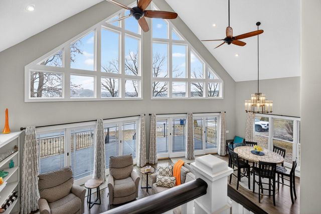 1313 Canal Shore Drive SW, Le Claire, IA 52753