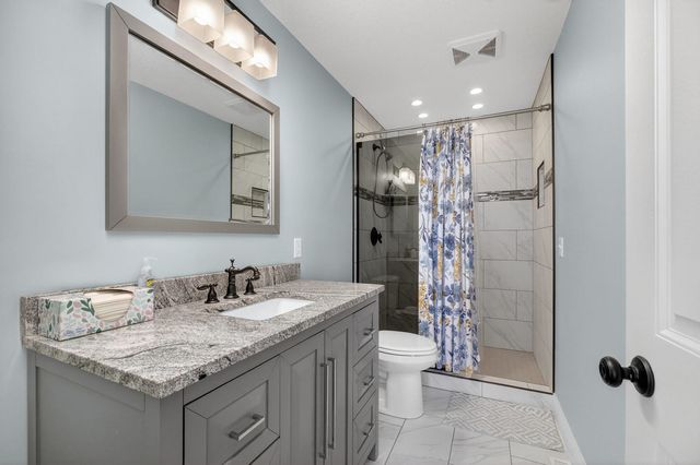 1313 Canal Shore Drive SW, Le Claire, IA 52753