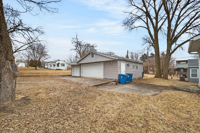 1313 Canal Shore Drive SW, Le Claire, IA 52753