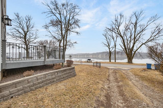 1313 Canal Shore Drive SW, Le Claire, IA 52753