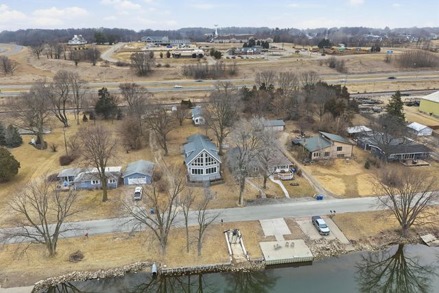 1313 Canal Shore Drive SW, Le Claire, IA 52753