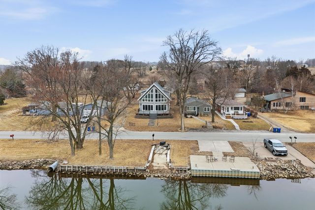 1313 Canal Shore Drive SW, Le Claire, IA 52753
