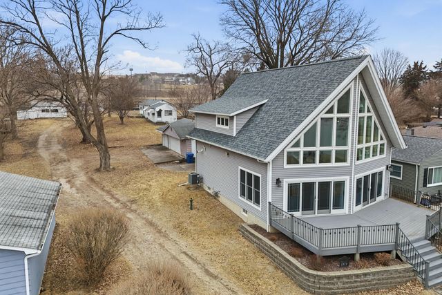 1313 Canal Shore Drive SW, Le Claire, IA 52753