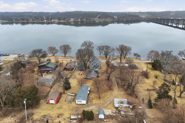 1313 Canal Shore Drive SW, Le Claire, IA 52753