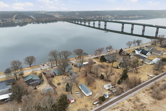 1313 Canal Shore Drive SW, Le Claire, IA 52753