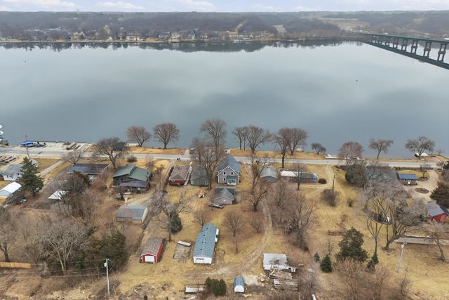 1313 Canal Shore Drive SW, Le Claire, IA 52753