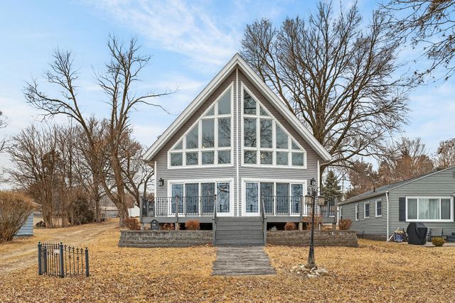 1313 Canal Shore Drive SW, Le Claire, IA 52753