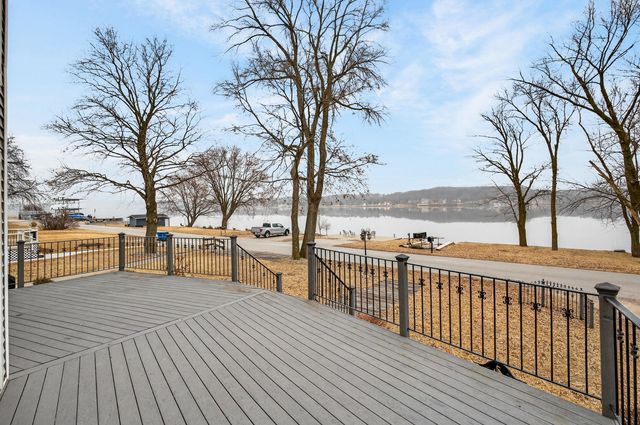 1313 Canal Shore Drive SW, Le Claire, IA 52753