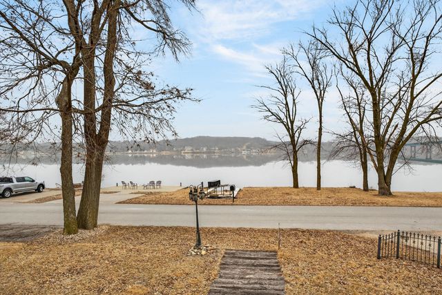 1313 Canal Shore Drive SW, Le Claire, IA 52753