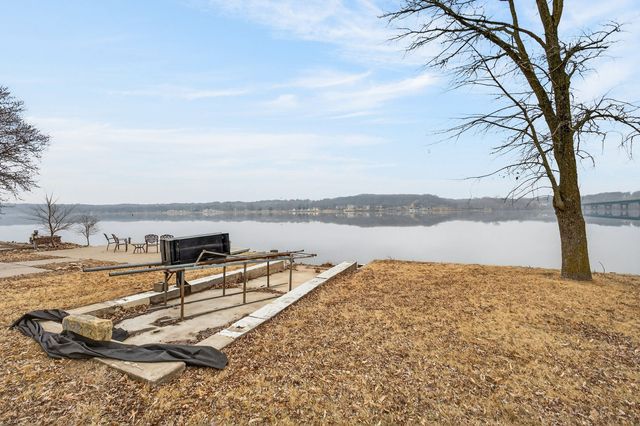 1313 Canal Shore Drive SW, Le Claire, IA 52753