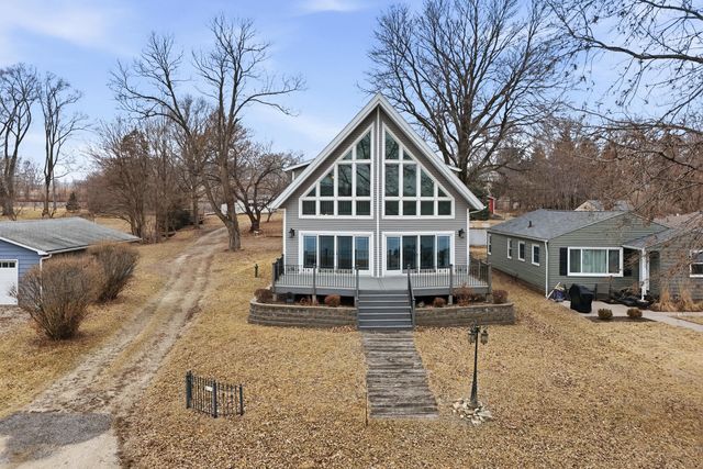 1313 Canal Shore Drive SW, Le Claire, IA 52753