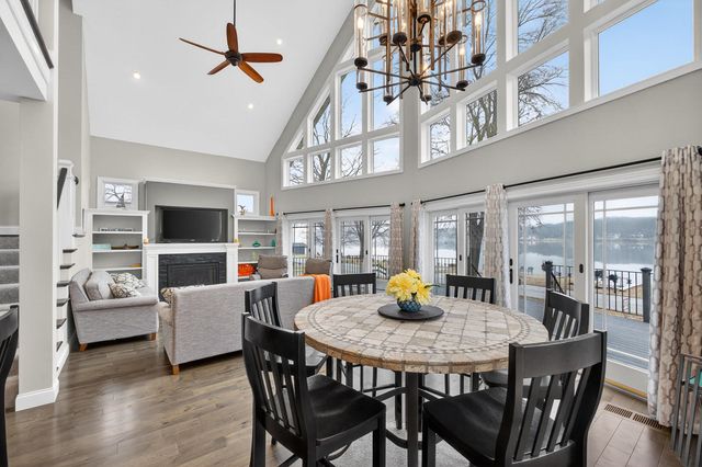 1313 Canal Shore Drive SW, Le Claire, IA 52753